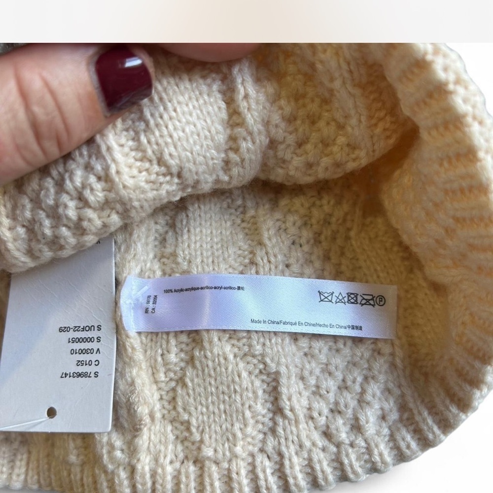 |Urban Outfitters| Pom Cable Knit
Beanie Soft Pink NWT - Picture 3 of 3